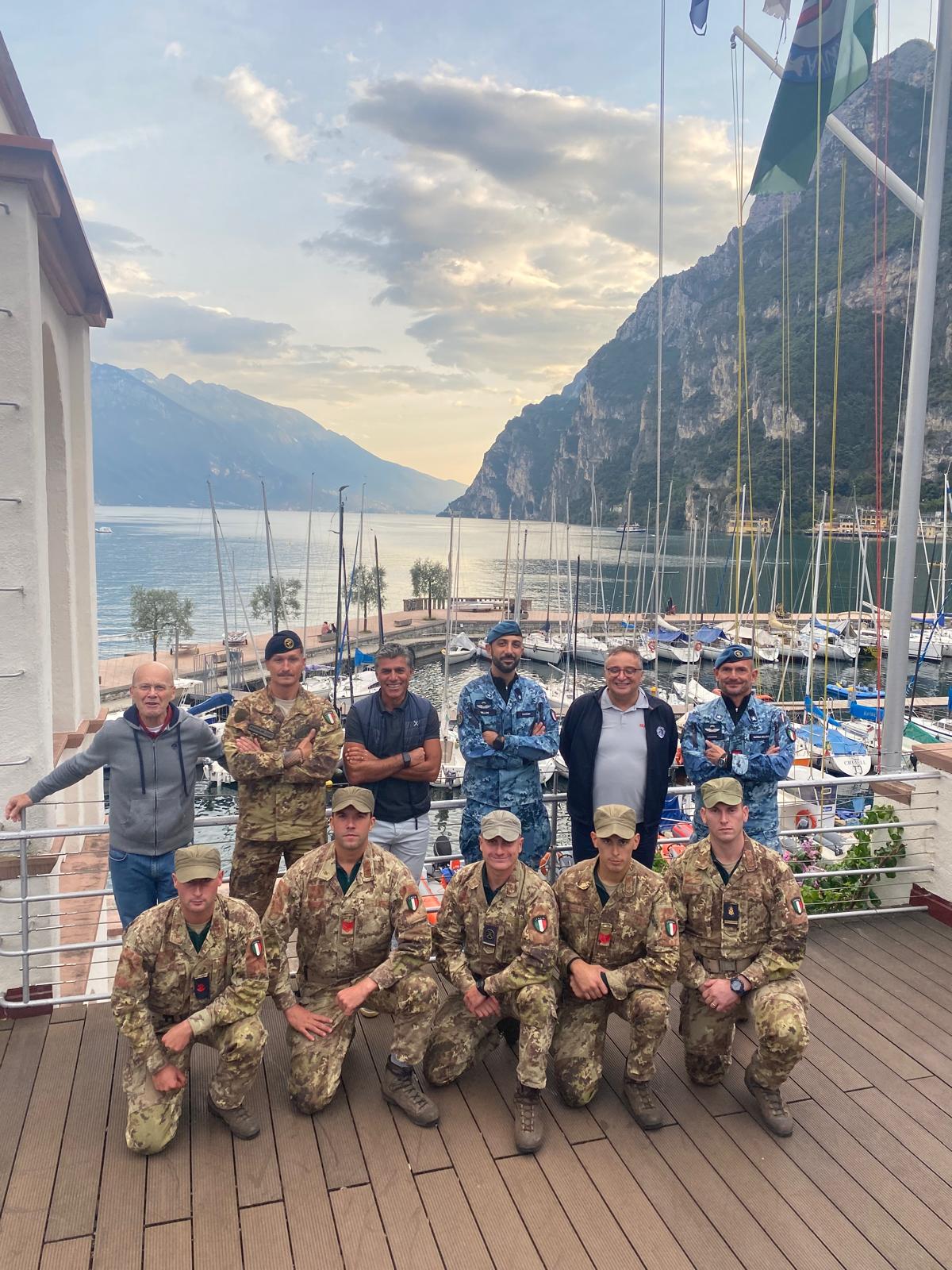 Il Comando Raggruppamento Subacquei e Incursori "Teseo Tesei" - COMSUBIN in visita alla Fraglia Vela Riva
